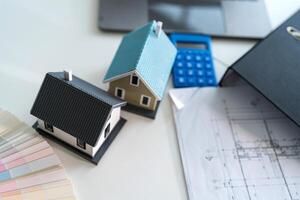 echt Nachlass Planung Konzept mit Miniatur Häuser foto