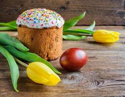 Ostern Ei Panettone Brot Kuchen Hintergrund glücklich Ostern Frühling Urlaub Tulpe foto