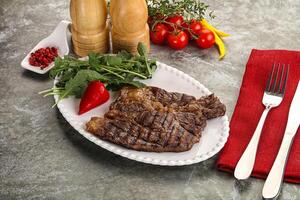 gegrillt Futter rollen Steak mit Rucola foto