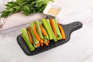 vegan Küche - - Diät Sellerie und Karotte tickt foto