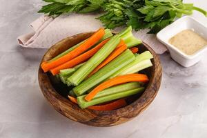 vegan Küche - - Diät Sellerie und Karotte tickt foto