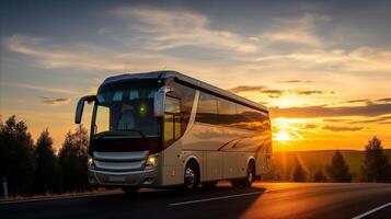 ai generiert Luxus Trainer Bus auf Autobahn beim Sonnenuntergang, Straße Ausflug Reise Konzept foto
