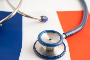 Stethoskop auf Frankreich Flagge Hintergrund, Geschäft und Finanzen Konzept. foto