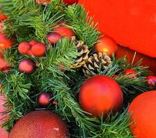 Weihnachten Baum mit Geschenk Kisten, Weihnachten Baum und Geschenke, Weihnachten Baum und Dekorationen foto