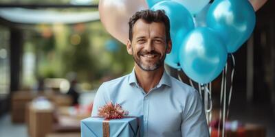 ai generiert glücklich kaukasisch Geburtstag Mann halten mit Geschenk Kasten, Luftballons im das Hintergrund. ai generiert foto