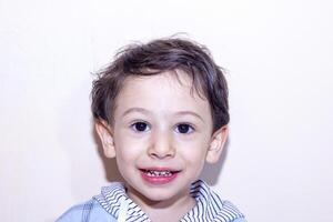 Porträt von ein Junge, Porträt von ein Kind, Porträt von ein süß Kind, Porträt von ein wenig Junge foto