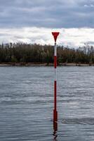 der Verkehr Zeichen zum Versand auf das Rhein foto