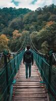 ai generiert Mann Kreuzung ein alt Suspension Brücke im Wald foto