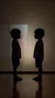 ai generiert Silhouette von ein Kind gegenüber ihr Spiegel Bild drinnen foto
