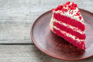 rot Samt Kuchen auf das Teller foto