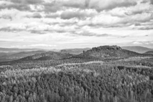 Aussicht von das Pfaffenstein. Wälder, Berge, Weite, Panorama. Landschaft foto