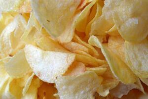 Chips Hintergrund. gebraten Kartoffeln. foto