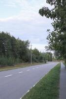 Landschaft Auto Straße beim Sommer. foto