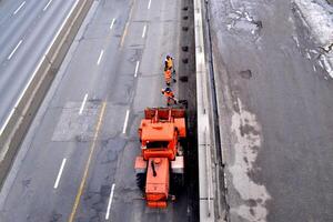 Straße funktioniert. Menschen Arbeiten auf das Straße. foto