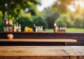 ai generiert Holz Tabelle oben auf verwischen abstrakt Grün von Garten im das Morgen Hintergrund foto