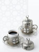 Türkisch Kaffee auf Silber Tasse foto