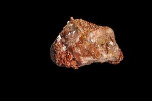 Makro Mineral Stein Vanadinit auf ein schwarz Hintergrund foto