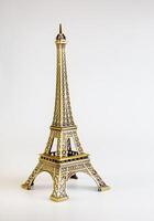 Souvenir Eiffel Turm auf ein Weiß Hintergrund. foto