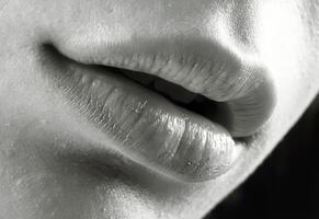 sexy Lippen schließen Aussicht Foto, weiblich Lippen mit Lippenstift Nahansicht Hintergrund, Gesicht Detail Porträt foto