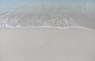 Ozean Welle auf sandig Strand. abstrakt Hintergrund. foto