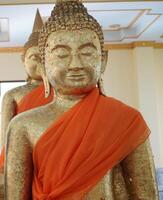 Bild von Buddha im thailändisch Tempel foto