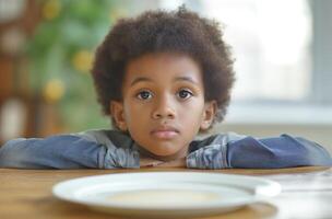 ai generiert Kind warten zum Mahlzeit foto