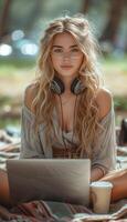 ai generiert Porträt von ein weiblich Schüler im Gläser, studieren im ein Frühling Park mit ein Laptop und Kopfhörer, Sitzung auf ein Decke Nächster zu ein Kaffee Tasse foto