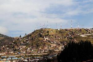 cusco, Peru, 2015 - - zahlreich Kommunikation Türme und Geschirr Süd Amerika Hügel foto