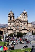 cusco, Peru, 2015 - - Iglia de la Kompanie Kirche und Platz de Armas Süd Amerika foto