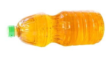 Gelb Kochen Palme Öl oder Gemüse Öl im Lügen Mittel transparent Plastik Flasche isoliert auf Weiß Hintergrund mit Ausschnitt Weg. foto