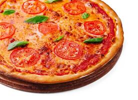 Margherita Pizza mit Tomaten und Käse foto