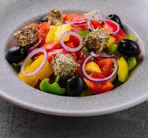 frisch hausgemacht griechisch Salat schließen oben foto