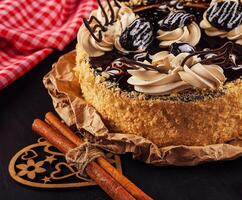 Schokolade Kuchen Napaleon schließen oben foto