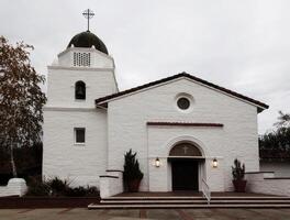 Carmichael, ca, 2012 - - Weiß Adobe Backstein Christian Kirche rot Dach Fliesen foto