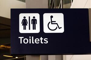 Dallas, tx, 2015 - - Toilette Zeichen beim International Flughafen vereinigt Zustände foto