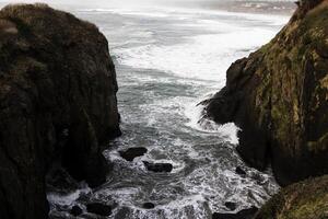 Wellen Schaum und Ufer yaquina Bucht Oregon foto