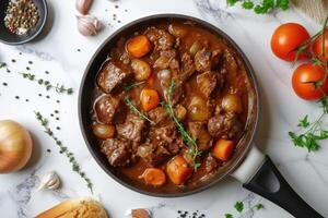 ai generiert Boeuf Bourguignon im schwenken auf Weiß Marmor Küche Hintergrund. generativ ai foto