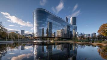 ai generiert modern Glas Büro Gebäude spiegelt Blau Himmel und Stadtbild im breit Tele Schuss foto