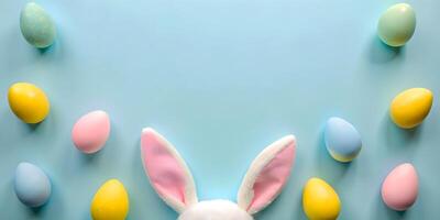 ai generiert Ostern Hase Ohren, Pastell- Eier auf Blau Hintergrund - - oben Aussicht foto