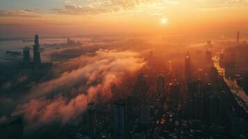 ai generiert Antenne Aussicht von nebelig Stadt beim Sonnenuntergang foto