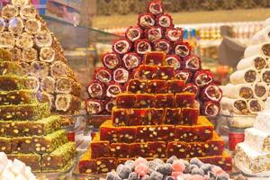 Türkisch traditionell Süss Türkisch Freude verkauft im das Markt foto