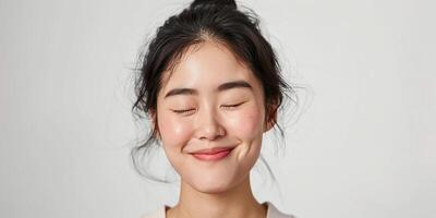 ai generiert Porträt von ein glücklich romantisch asiatisch Frau warten zum ein Überraschung, mit Augen geschlossen und lächelnd isoliert auf Licht Hintergrund foto