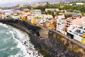 oben Aussicht von das Stadt, Dorf von punta brava in der Nähe von das Stadt, Dorf von puerto de la Cruz auf das Insel von Teneriffa, Kanarienvogel Inseln, atlantisch Ozean, Spanien foto