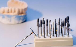 Mahlen Werkzeuge und Bohrer zum Dental Techniker foto