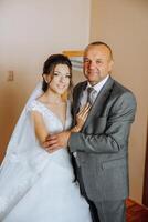 ein schön Braut mit ihr Vater auf ihr Hochzeit Tag. das Beste Momente von das Hochzeit Tag. Tochter und Vater. foto