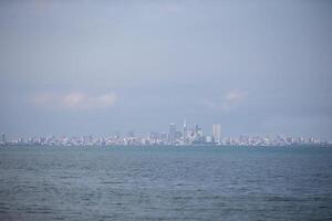 Panorama von das modern Stadt von Batumi von das Meer. foto