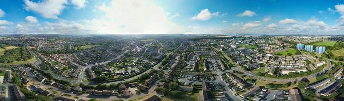 Antenne Panorama- Aussicht von Osten Luton Stadt von England Vereinigtes Königreich. August 17., 2023 foto