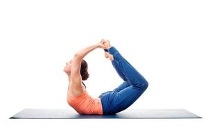 sportlich passen Frau Praktiken Methoden Ausübungen Yoga Asana dhanurasana foto