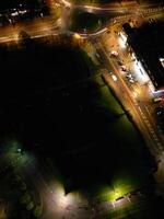 Antenne Aussicht von beleuchtet zentral Luton Stadt von England Vereinigtes Königreich während Nacht. November 27., 2023 foto