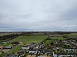 hoch Winkel Aussicht von Arlesey Stadt, Dorf von England Vereinigtes Königreich. das Aufnahmen war gefangen während wolkig und regnerisch Tag von feb 28., 2024 foto